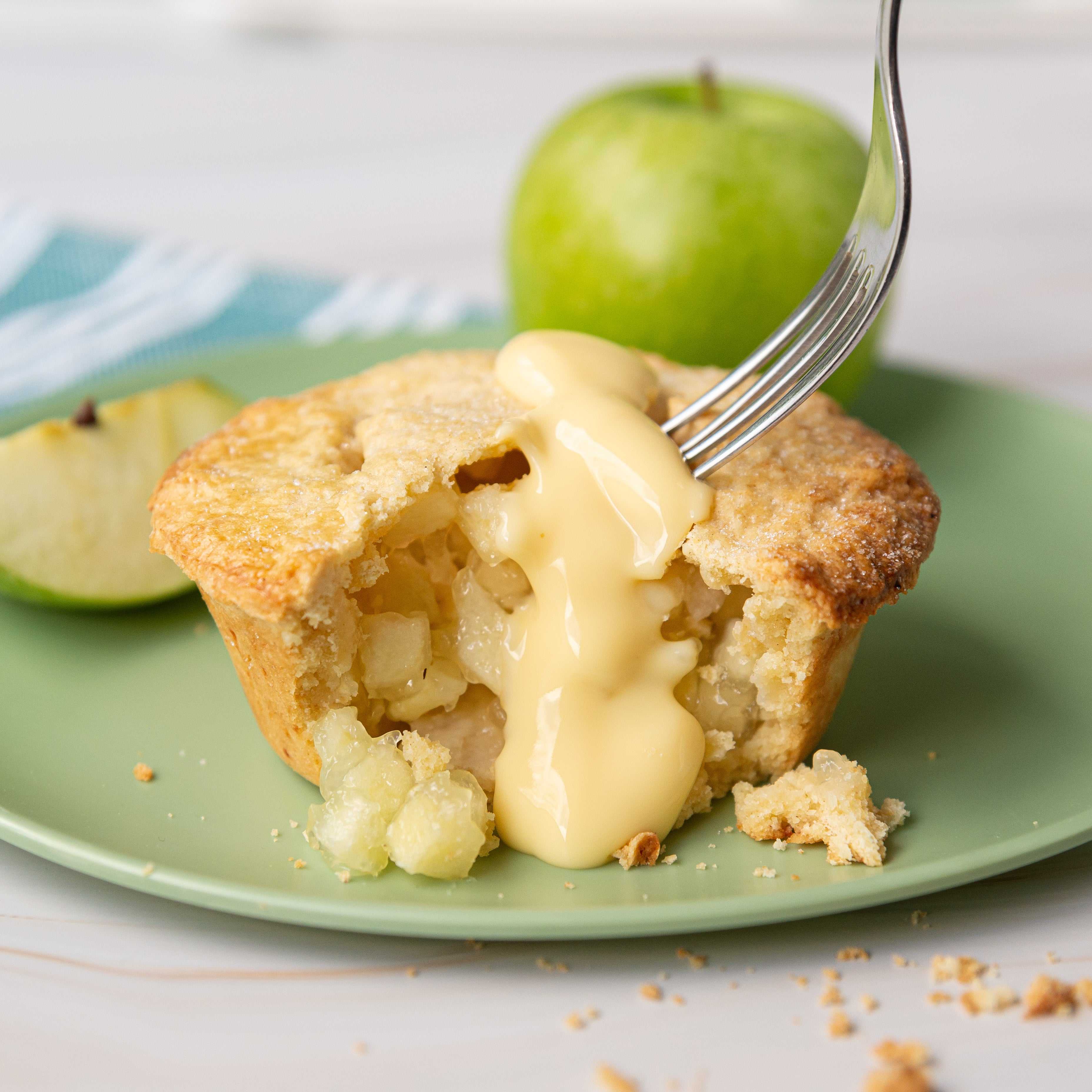 Apple Pie with Cheddar Cheese Crust (Serves 2)